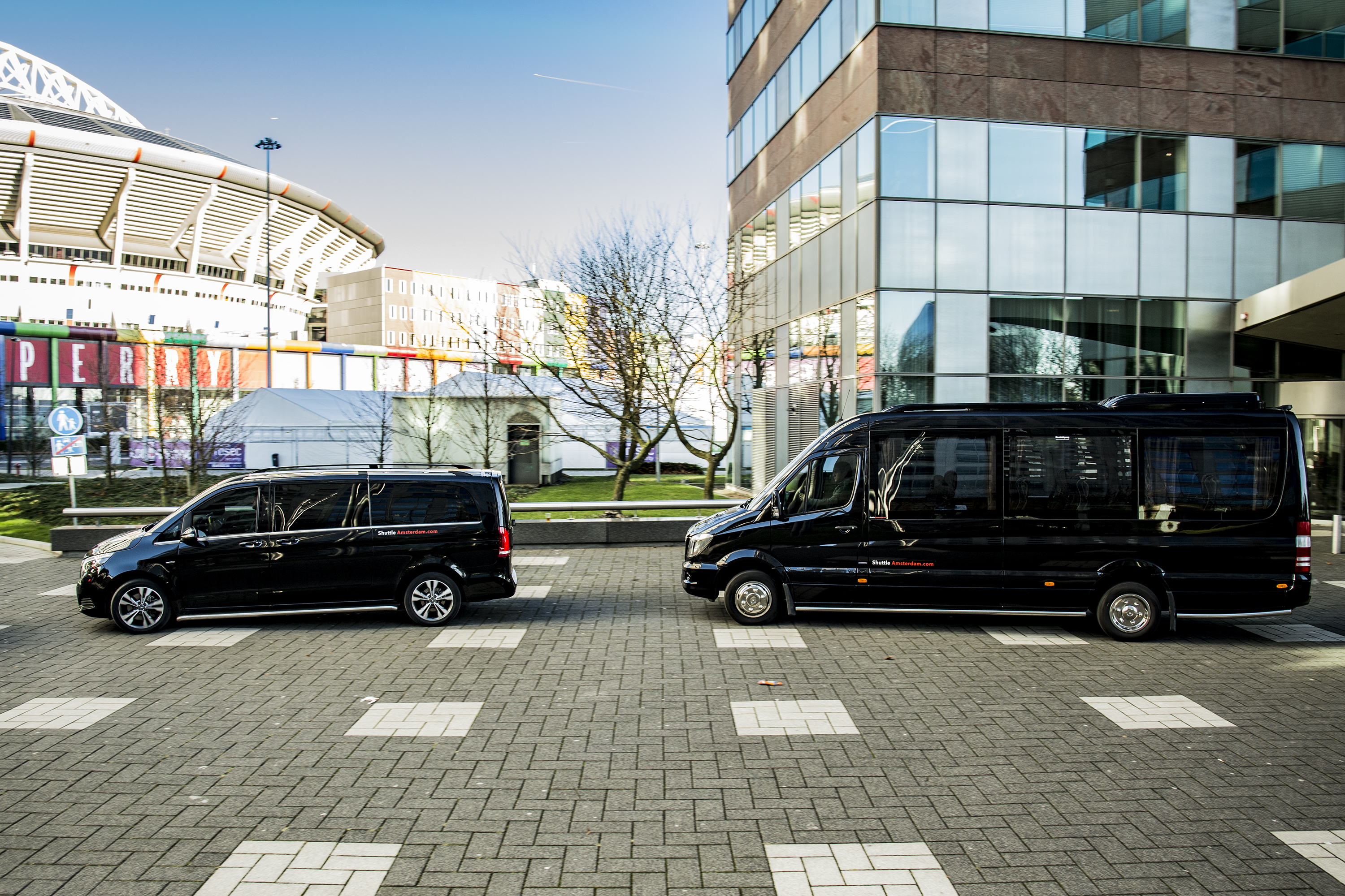 Taxi Amsterdam Schiphol Minibus Touringcar Vip privé chauffeur pendeldient congress evenement groeps vervoer taxibedrijf busbedrijf touringcarbedrijf Tours Tour Netherlands Holland Keukenhof Zaanse Schans Volendam