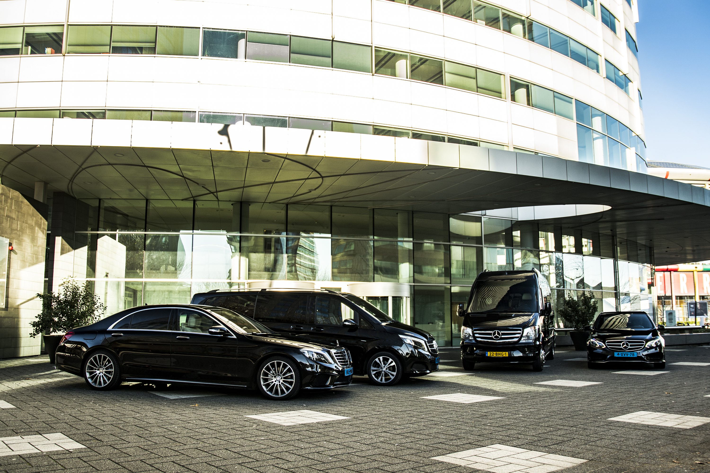 Taxi Amsterdam Schiphol Minibus Touringcar Vip privé chauffeur pendeldient congress evenement groeps vervoer taxibedrijf busbedrijf touringcarbedrijf Tours Tour Netherlands Holland Keukenhof Zaanse Schans Volendam